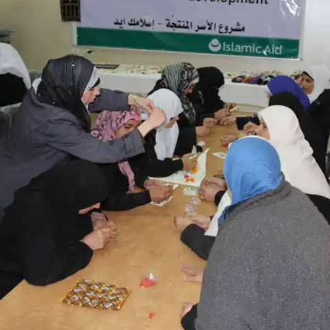 Volunteer-for-Us-box-img3